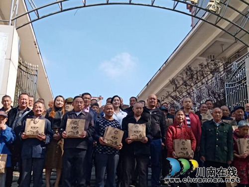 “蔺沙溪”土特产：走进敬老院&nbsp;倾情献大爱(图2)