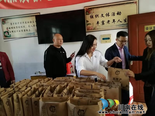 “蔺沙溪”土特产：走进敬老院&nbsp;倾情献大爱(图4)