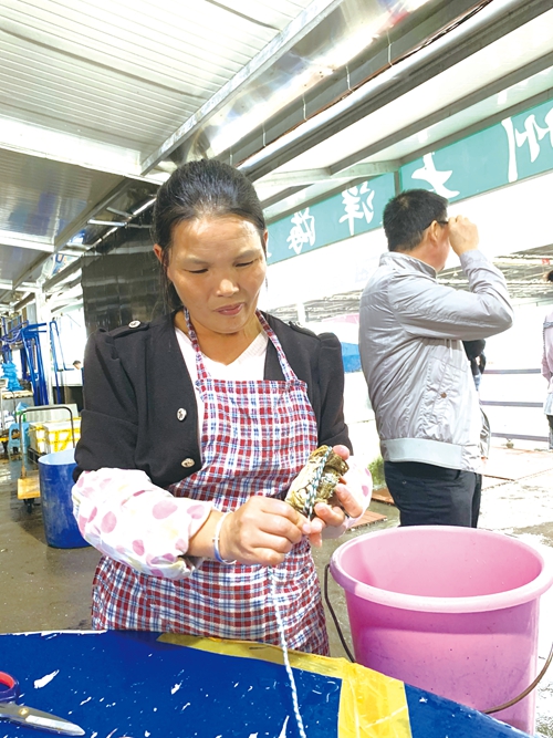 秋风吹来蟹香&nbsp;肥美一只难求(图2)