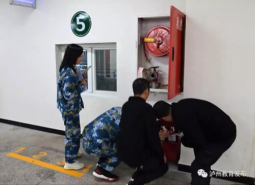 消防比武&nbsp;泸州市举行教职工安全知识技能大赛(图9)