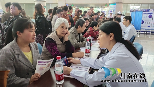 西南医大附院开展世界血栓日大型义诊活动(图4)