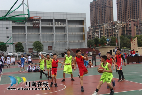 叙永县叙永镇第13届小学生篮球运动会在叙永镇中心校举行(图1)