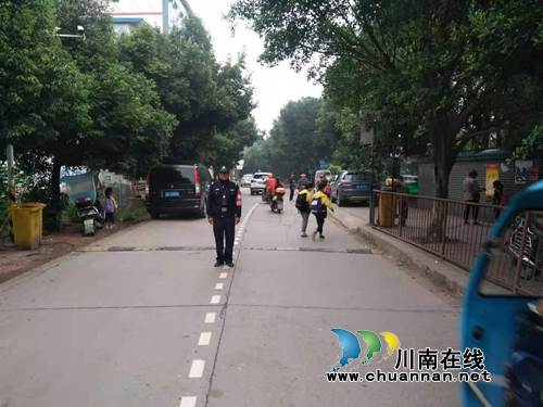 泸县立石镇坚守“护学岗”为中小学生撑起生命“安全伞”