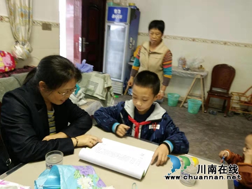 叙永县向林镇小学开展“百名教师访千家”活动(图1)