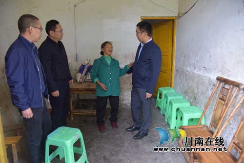 泸州中院院长吴洪汛到叙永基层讲党课(图1)