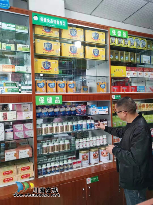 达州市达川区食品安全委员会办公室进村入社暗访农村“坝坝宴”食品安全(图2) 达州市达川区食品安全委员会办公室进村入社暗访农村“坝坝宴”食品安全(图2)