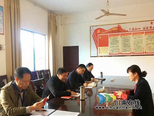 泸县六中召开领导班子成员对照党章党规找差距专题会议(图1) 泸县六中召开领导班子成员对照党章党规找差距专题会议(图1)