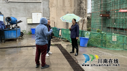 泸县潮河镇开展在建工程安全和环保检查(图1) 泸县潮河镇开展在建工程安全和环保检查(图1)