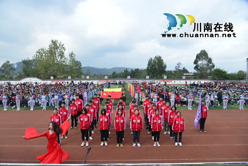 泸县建校举行体育节暨25届田径运动会开幕式(图4) 泸县建校举行体育节暨25届田径运动会开幕式(图4)