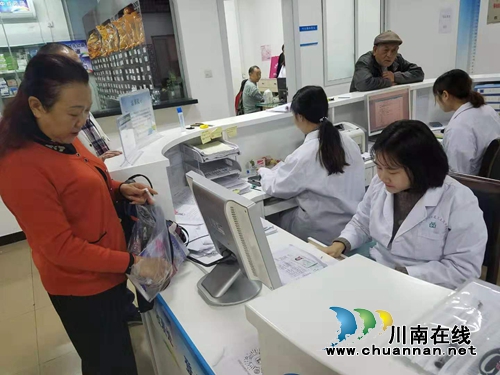 江阳区大山坪街道三道桥社区组织特扶体检送温暖(图1)