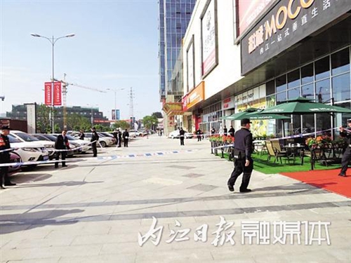 内江一商场外发现炸弹？原是警方举行反恐演练(图2)