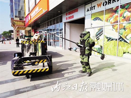 内江一商场外发现炸弹？原是警方举行反恐演练(图3)