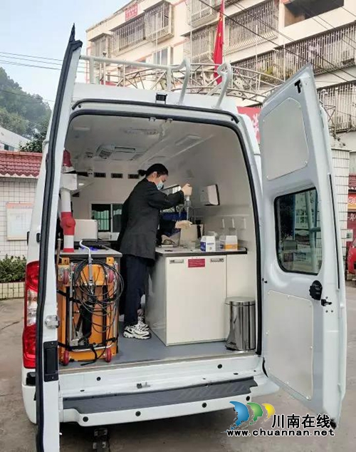 泸州突击检查农贸市场&nbsp;发现一批“问题猪肉”(图5)