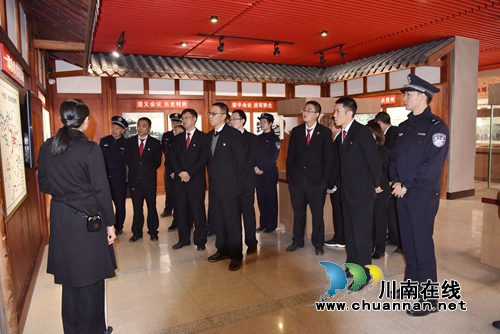 古蔺县法院二支部开展“不忘初心、牢记使命”主题党日活动(图1) 古蔺县法院二支部开展“不忘初心、牢记使命”主题党日活动(图1)