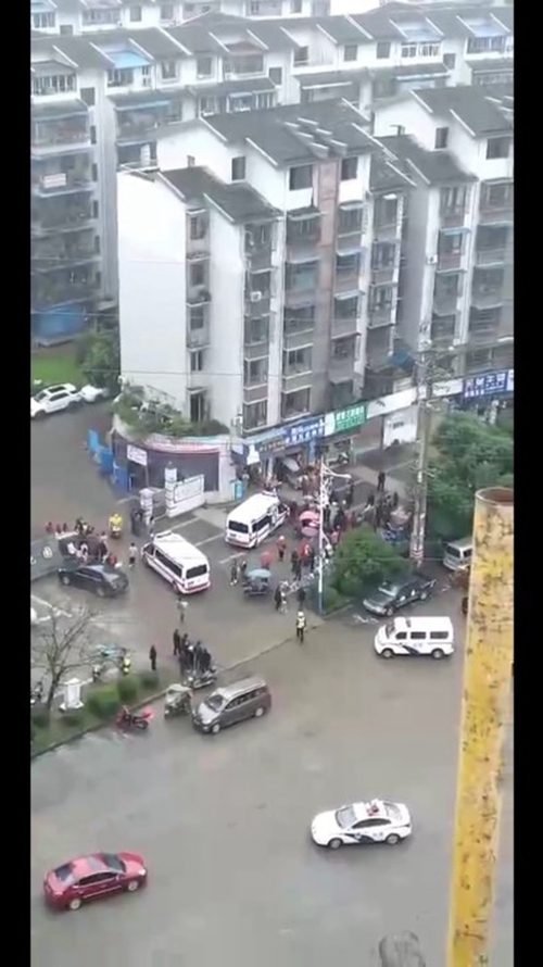 隆昌两兄弟坠楼身亡&nbsp;目击者称间隔仅几十秒(图1)