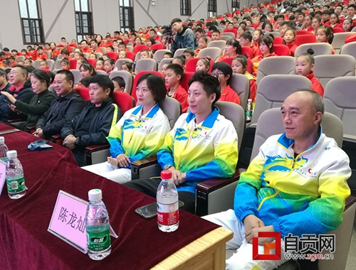 北京星能冠军助学自贡行&nbsp;高敏回乡助力公益(图3)