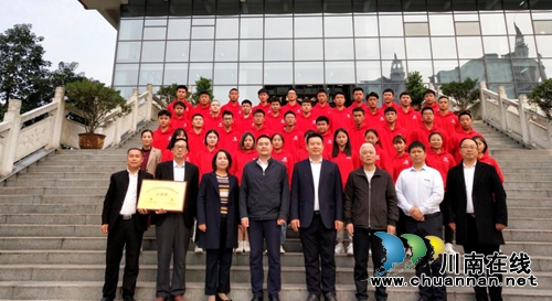 四川三河职业学院与四川巴蜀好利食品有限公司开展订单班授牌仪式暨开班典礼(图2)