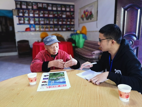 耄耋老人送学24年：只要走得动就不会停(图2)