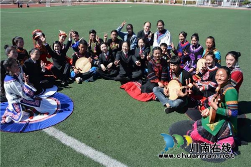 帮助大凉山“亲人” 江阳法院买了2000斤苹果(图24) 帮助大凉山“亲人” 江阳法院买了2000斤苹果(图24)