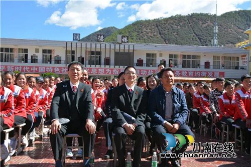 帮助大凉山“亲人” 江阳法院买了2000斤苹果(图29) 帮助大凉山“亲人” 江阳法院买了2000斤苹果(图29)