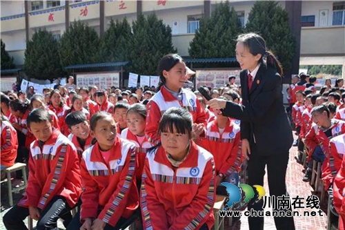 帮助大凉山“亲人” 江阳法院买了2000斤苹果(图32) 帮助大凉山“亲人” 江阳法院买了2000斤苹果(图32)