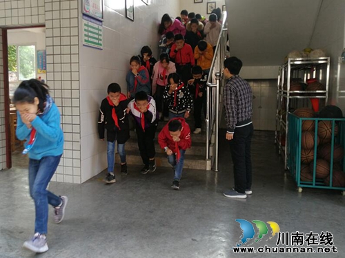 叙永县东大街小学开展消防安全月活动(图2)