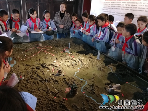 纳溪区天仙硐小学开展“传承红色精神，金秋追忆视野”研学实践教育活动(图2)