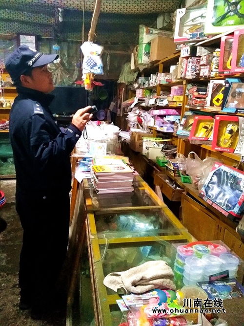 纳溪护国中学开展校园周边安全大检查(图1) 纳溪护国中学开展校园周边安全大检查(图1)