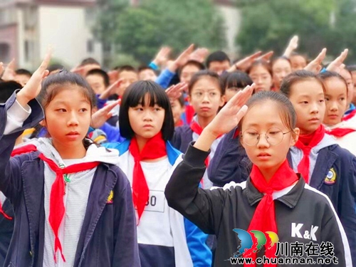 泸州十八中举行初2022届建队仪式(图2)