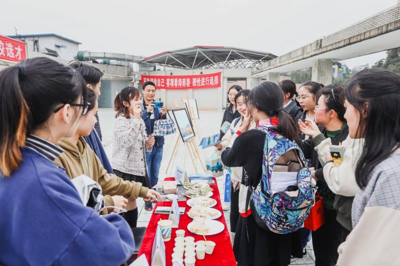 进校园到社区&nbsp;宜宾文旅推介活动亮相成都(图2)