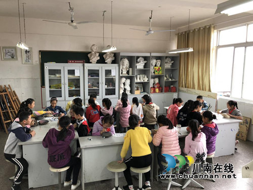 宜宾：课后“趣玩长江石”小学生玩出新花样(图2)