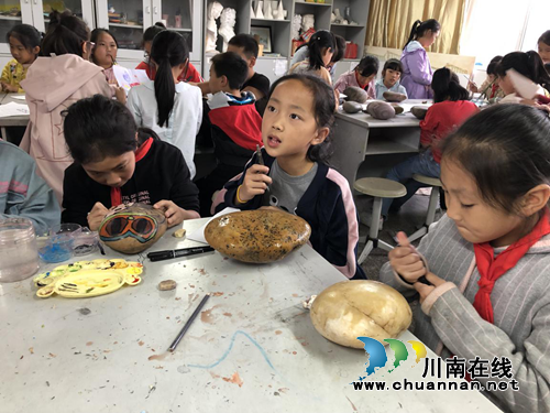 宜宾：课后“趣玩长江石”小学生玩出新花样(图3)