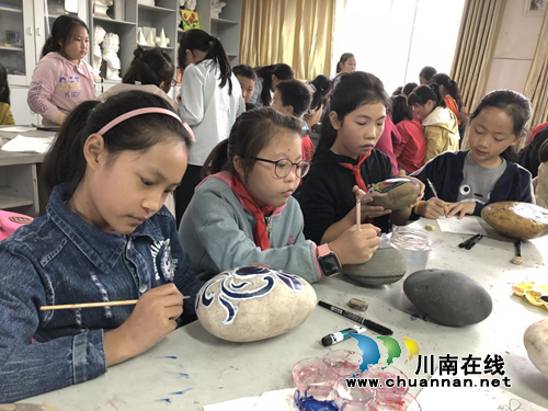 宜宾：课后“趣玩长江石”小学生玩出新花样(图4)