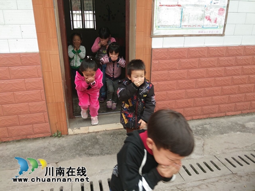 纳溪区：消防应急疏散演练&nbsp;提高应急应变能力(图1)