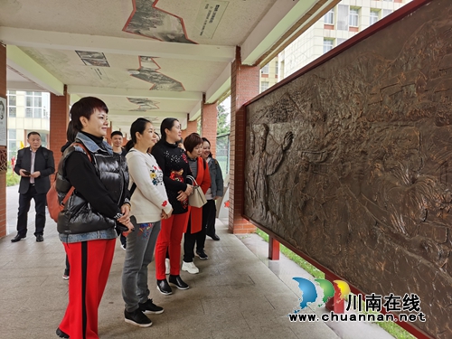 龙马潭区小市街道开展“不忘初心&nbsp;牢记使命”主题教育素质拓展活动(图1)