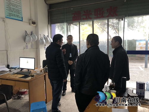 龙马潭区小市街道开展施工现场安全检查(图1)