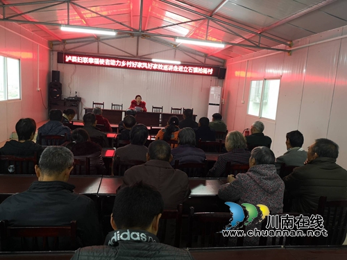 泸县妇联幸福使者助力乡村“好家风”“好家教”巡讲走进立石镇柏杨村(图1)