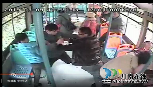 80后党员徒手夺刀制暴徒&nbsp;挺身救助乘客(图1)
