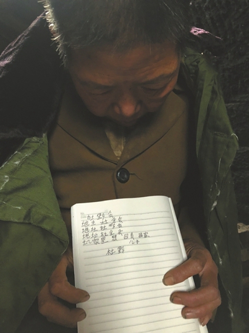 贵州智障女流落内江15年&nbsp;找到家人却难回家(图2)