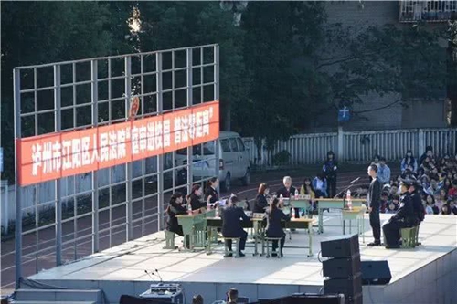 江阳法院开展“庭审进校园&nbsp;普法零距离”活动(图1)