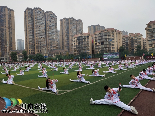 龙马潭区淡思学校举行第二届全员运动会(图3) 龙马潭区淡思学校举行第二届全员运动会(图3)