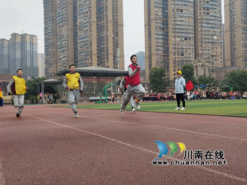 龙马潭区淡思学校举行第二届全员运动会(图1) 龙马潭区淡思学校举行第二届全员运动会(图1)