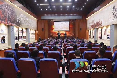 四川警察学院学生专题学习十九届四中全会精神(图2) 四川警察学院学生专题学习十九届四中全会精神(图2)