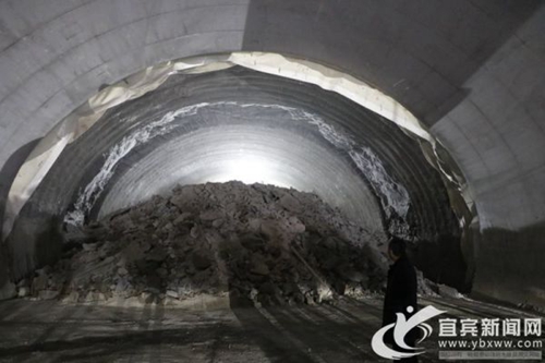 成宜高速大树坳隧道贯通&nbsp;全线4座隧道贯通3座(图2)