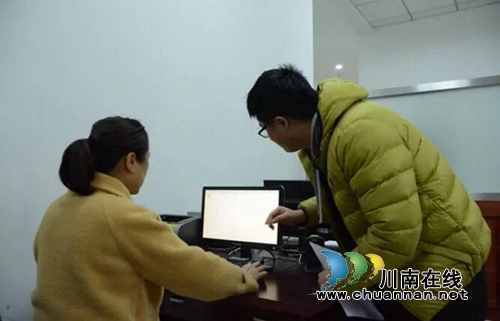 太方便了!江阳法院在窗口建立电子档案查阅室(图4) 太方便了!江阳法院在窗口建立电子档案查阅室(图4)