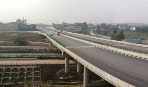 G8515泸荣高速公路下月中旬将全面建成(图1)