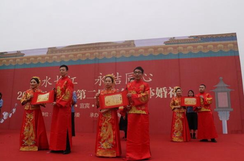 宜宾：倡导文明婚恋新风尚&nbsp;青年集体婚礼举行(图1)