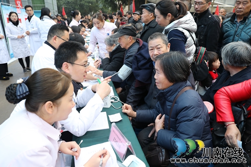 龙马潭区举行拥军优抚医疗专属服务签约仪式(图1)