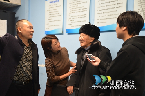 泸州92岁“广播爷爷”&nbsp;电台传播党的好声音(图3)