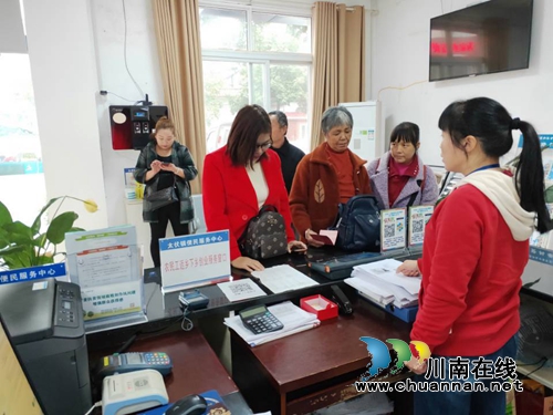 泸县各镇(街)挂牌成立“农民工服务中心”(图4) 泸县各镇(街)挂牌成立“农民工服务中心”(图4)